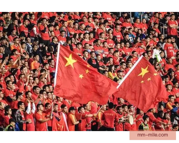 中国男足主场负于日本暴露差距明显球迷热议未来出路与改革方向